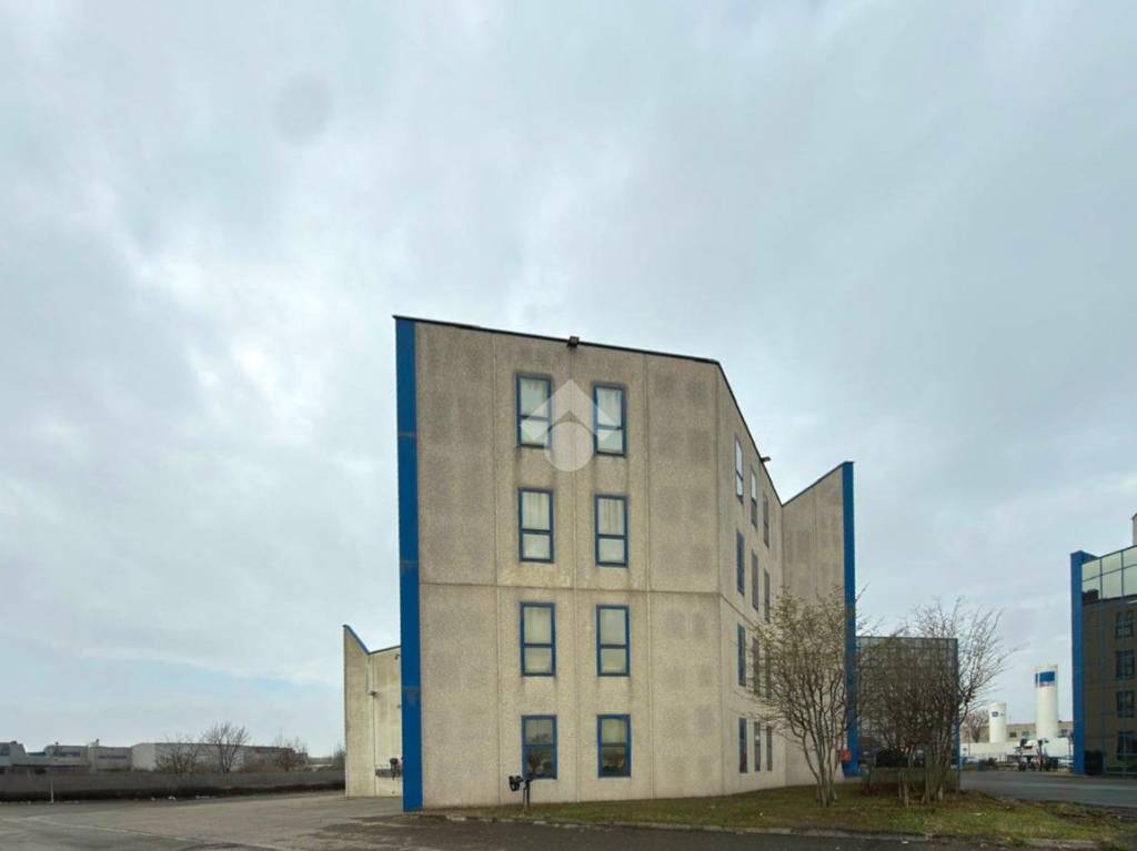 ufficio in vendita a Piacenza in zona Montale