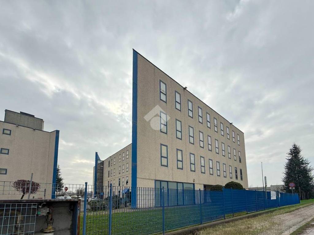 ufficio in vendita a Piacenza in zona Montale