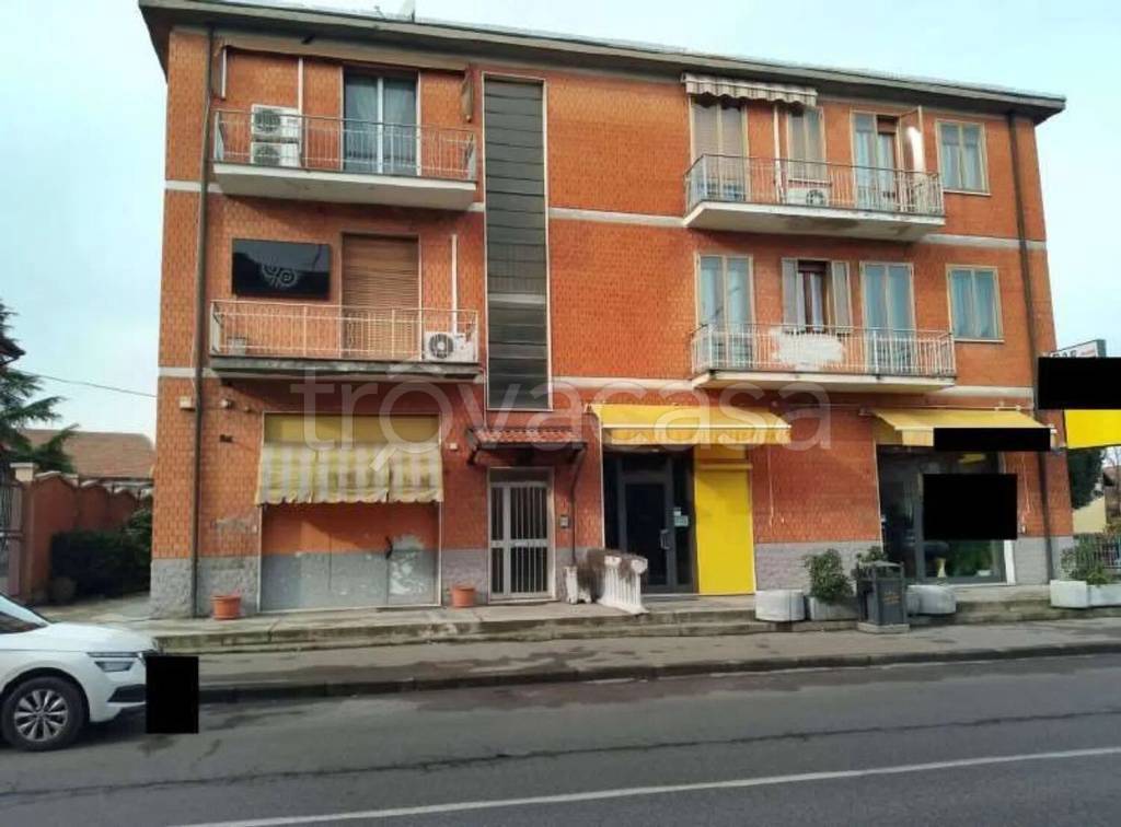 negozio in vendita a Piacenza in zona Farnesiana