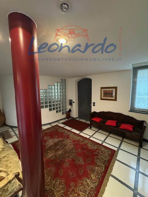 casa indipendente in vendita a Piacenza in zona Centro Storico