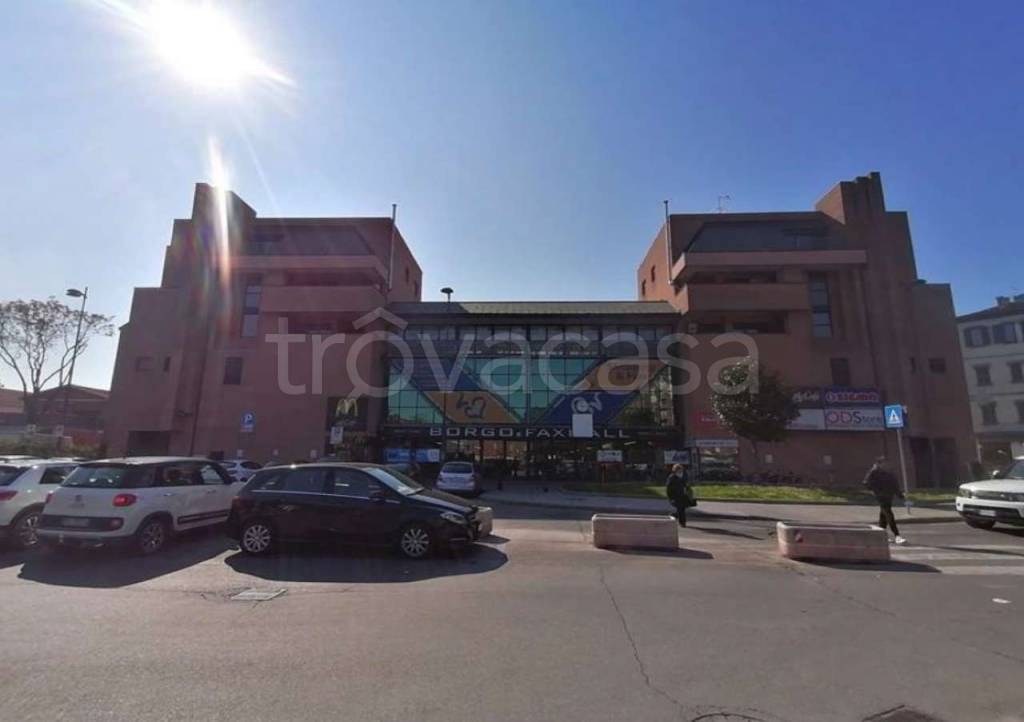 negozio in vendita a Piacenza in zona Barriera Milano