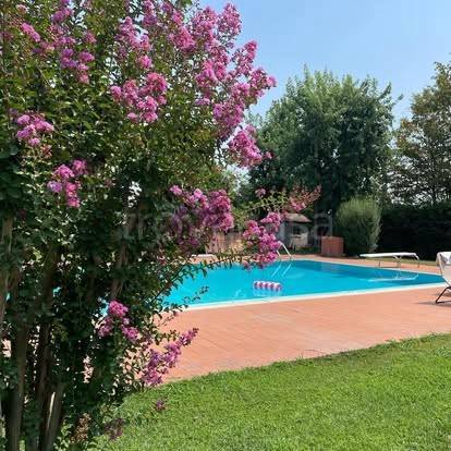 casa indipendente in vendita a Piacenza in zona Vallera