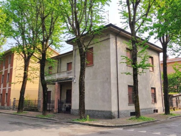 casa indipendente in vendita a Piacenza in zona Infrangibile