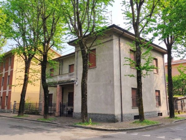 casa indipendente in vendita a Piacenza in zona Infrangibile