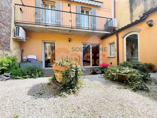 casa indipendente in vendita a Piacenza in zona Centro Storico