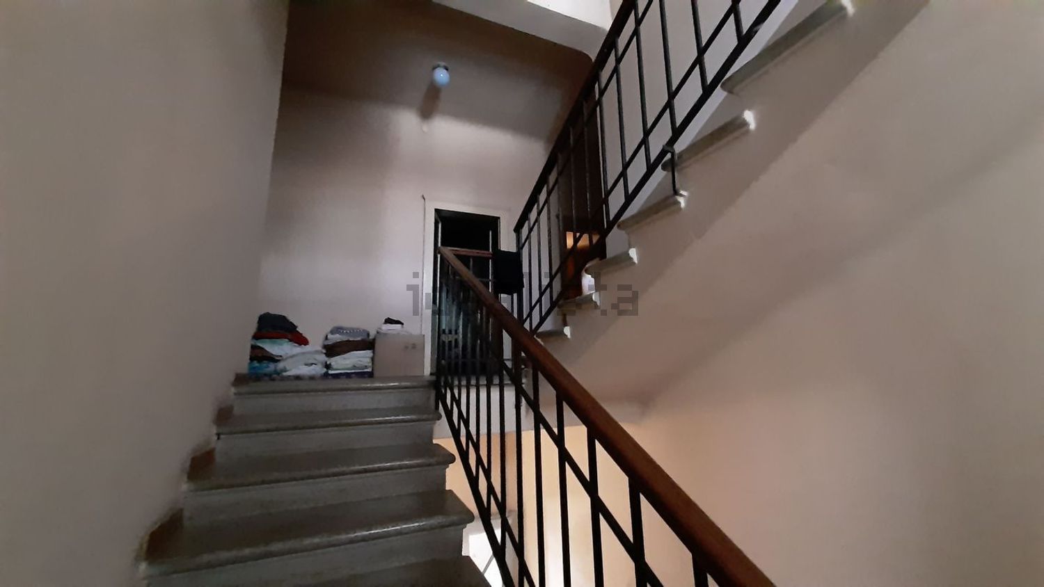 esavano in vendita a Piacenza in zona Montale