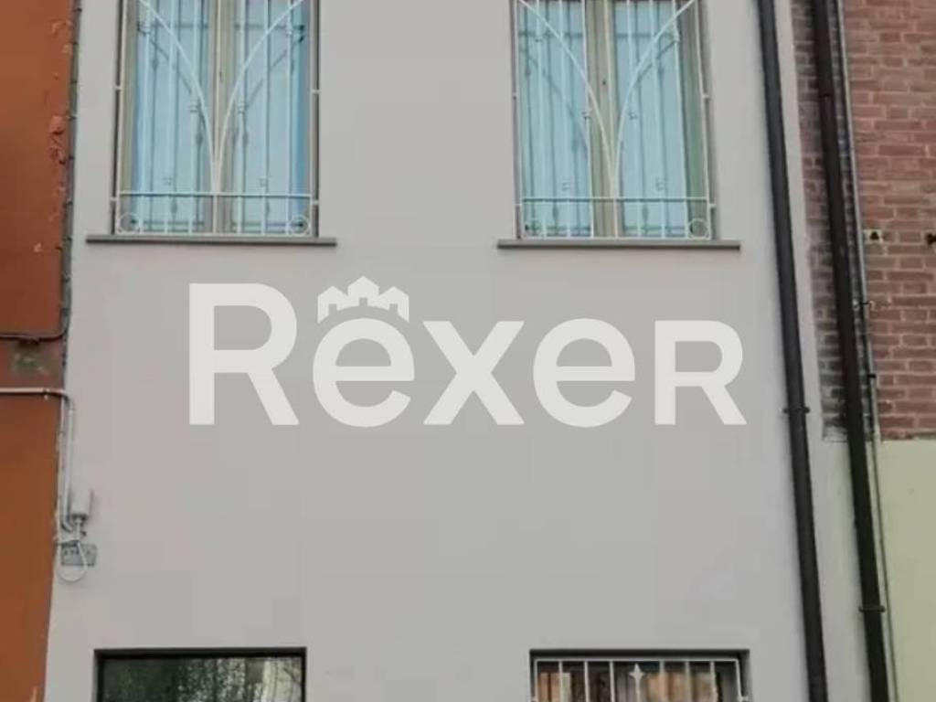 casa indipendente in vendita a Piacenza