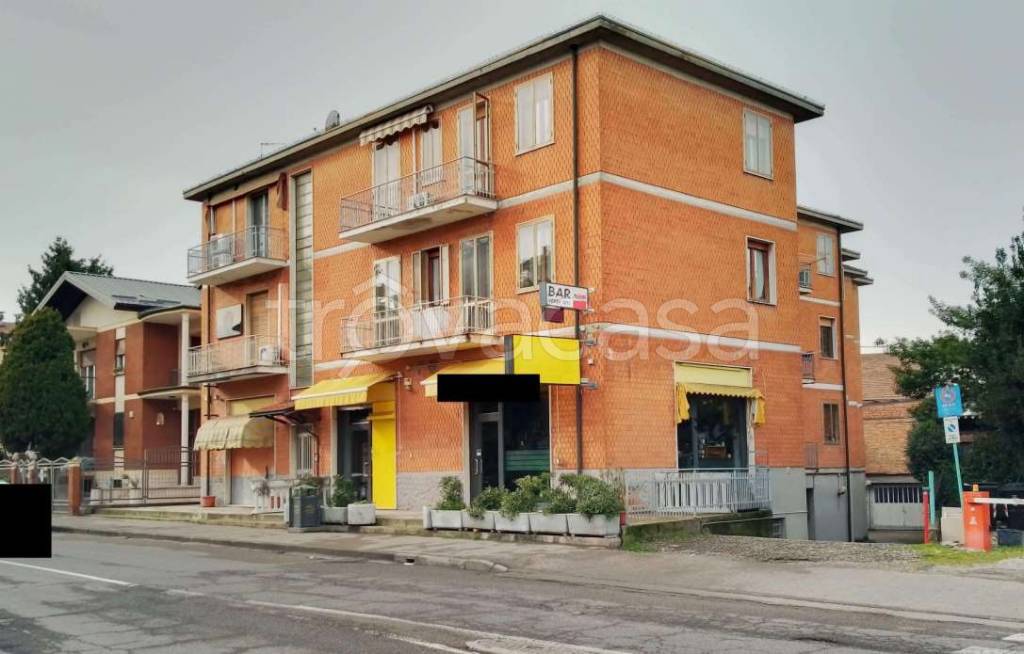 negozio in vendita a Piacenza in zona Farnesiana