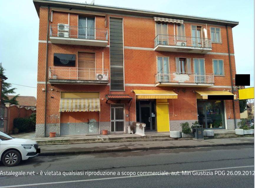 negozio in vendita a Piacenza in zona Farnesiana