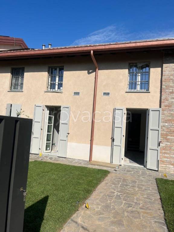 casa indipendente in vendita a Piacenza in zona Vallera