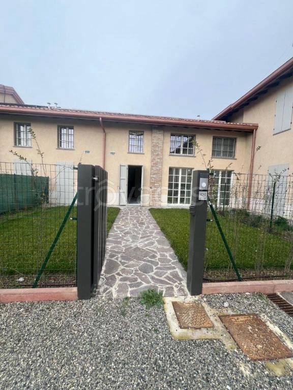 casa indipendente in vendita a Piacenza in zona Vallera