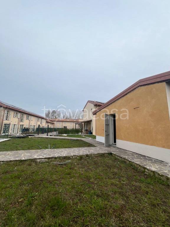 casa indipendente in vendita a Piacenza in zona Vallera