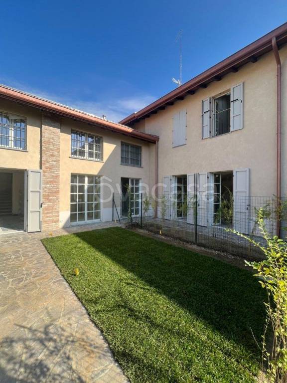 casa indipendente in vendita a Piacenza in zona Vallera