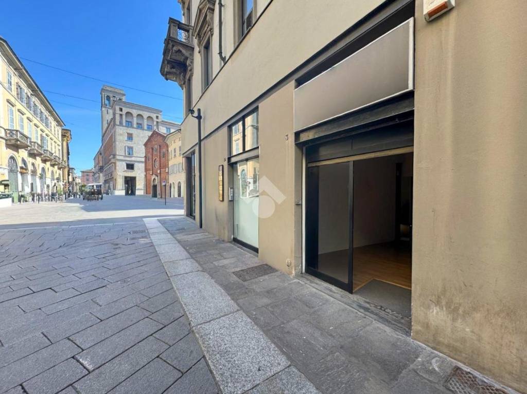 negozio in vendita a Piacenza in zona Centro Storico