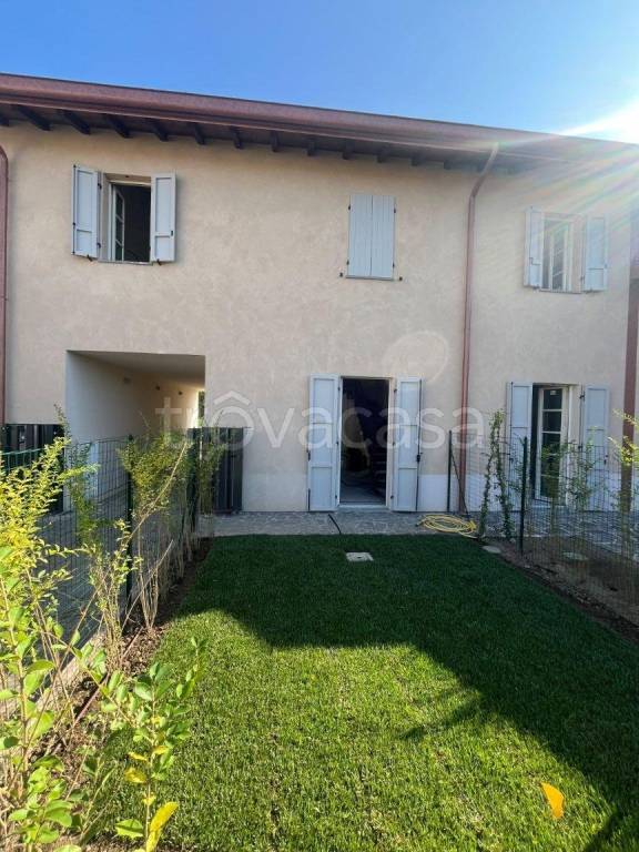 casa indipendente in vendita a Piacenza in zona Vallera