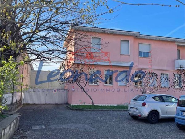 capannone in vendita a Piacenza in zona Le Mose