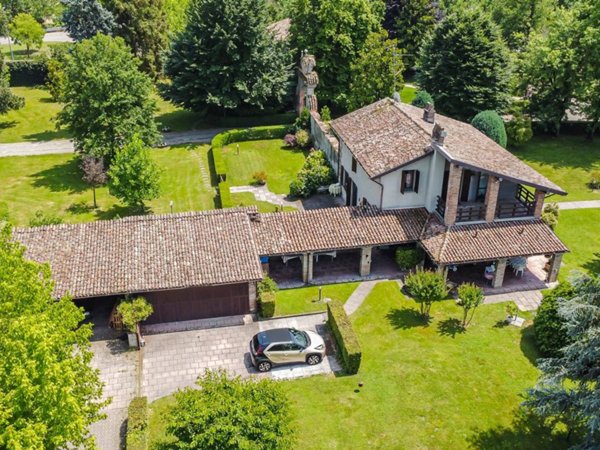 casa indipendente in vendita a Piacenza in zona Roncaglia / Fossadello