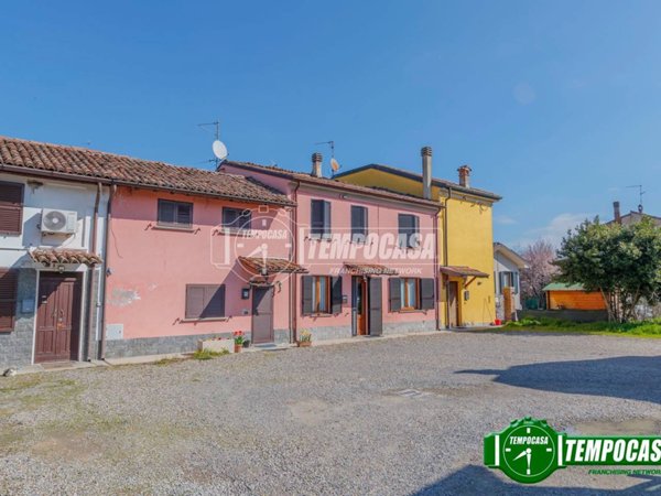 casa indipendente in vendita a Piacenza in zona Mortizza