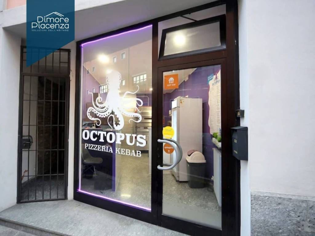 negozio in vendita a Piacenza