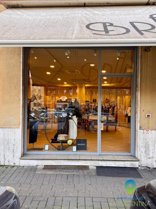 negozio in vendita a Piacenza