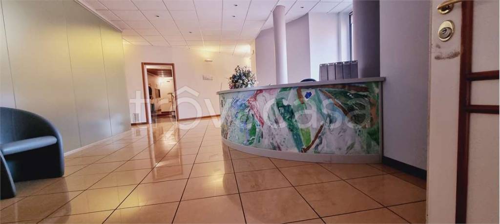 ufficio in vendita a Piacenza in zona Farnesiana