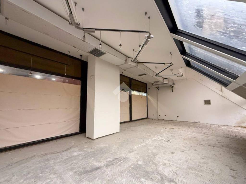 negozio in vendita a Piacenza in zona Centro Storico