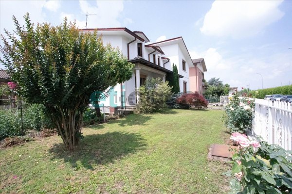 casa indipendente in vendita a Piacenza in zona Besurica