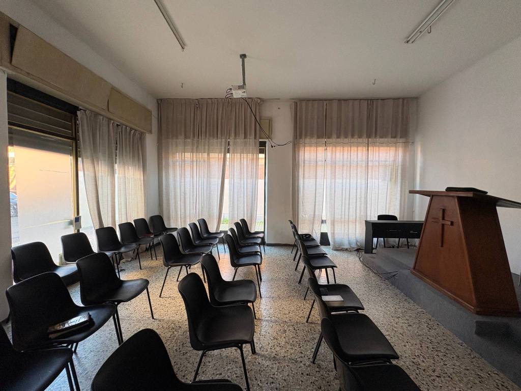 negozio in vendita a Piacenza in zona Stadio