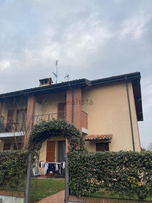 casa indipendente in vendita a Piacenza in zona Roncaglia / Fossadello