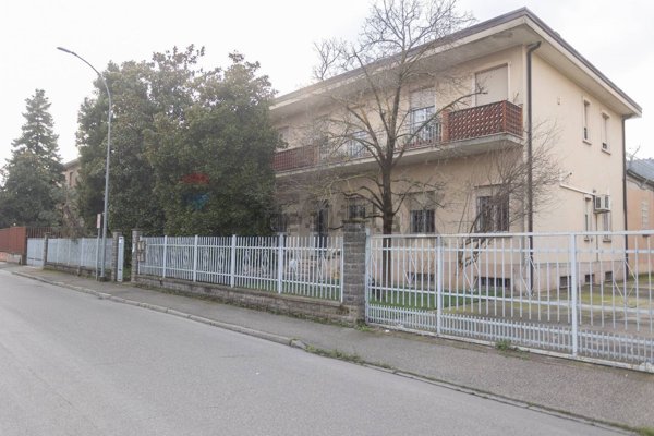 locale commerciale in vendita a Piacenza