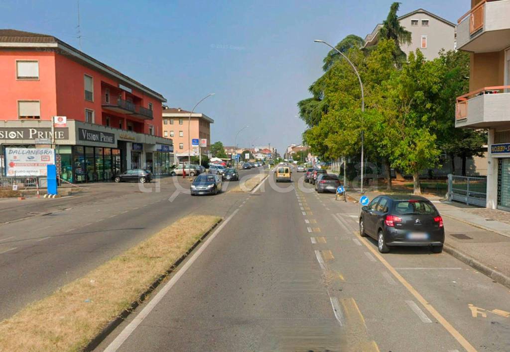 locale commerciale in vendita a Piacenza in zona Baia del Re