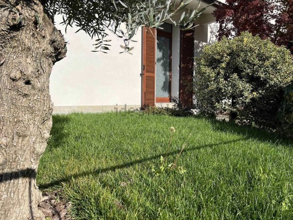 casa indipendente in vendita a Piacenza in zona Veggioletta