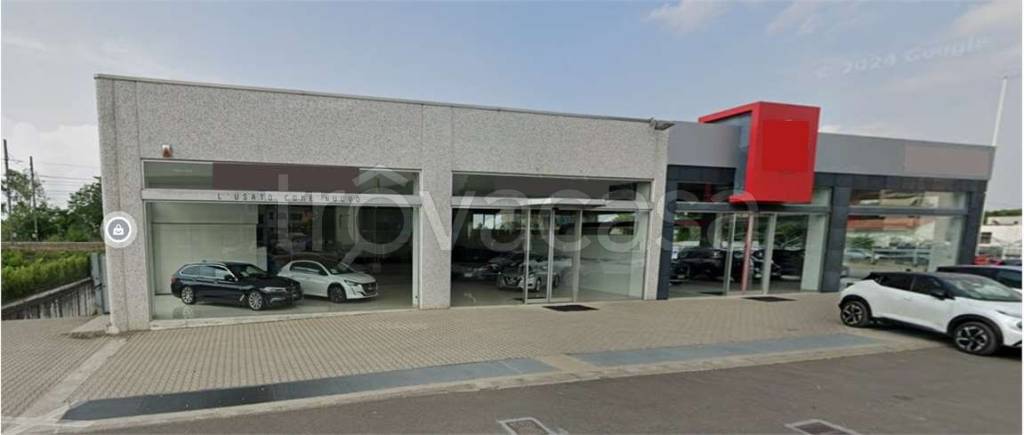 locale commerciale in vendita a Piacenza in zona Veggioletta