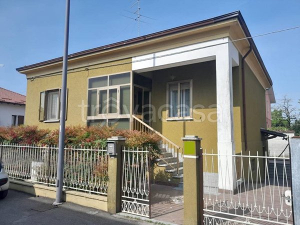 casa indipendente in vendita a Piacenza