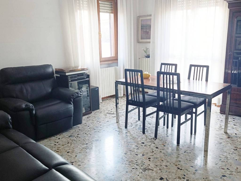 appartamento in vendita a Piacenza in zona Quarto