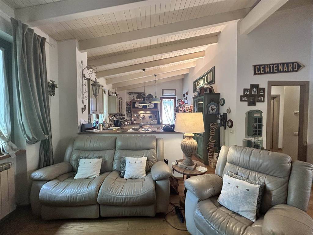 casa indipendente in vendita a Piacenza in zona Infrangibile