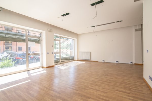 ufficio in vendita a Piacenza in zona Farnesiana