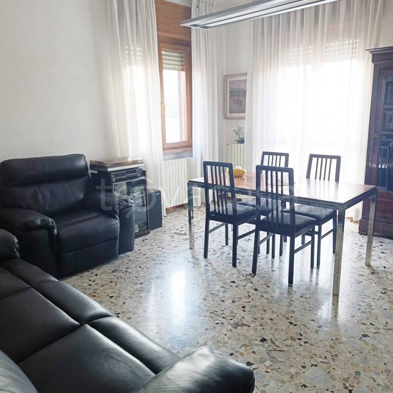 appartamento in vendita a Piacenza in zona Quarto