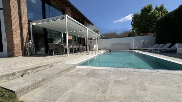casa indipendente in vendita a Piacenza in zona Vallera