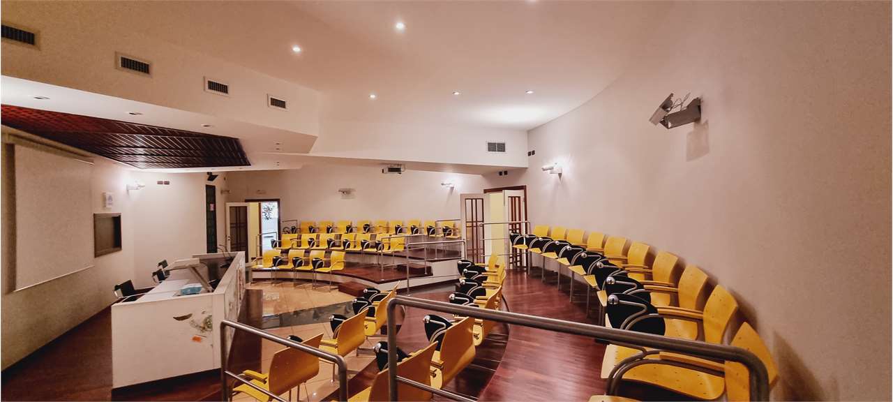 ufficio in vendita a Piacenza in zona Farnesiana