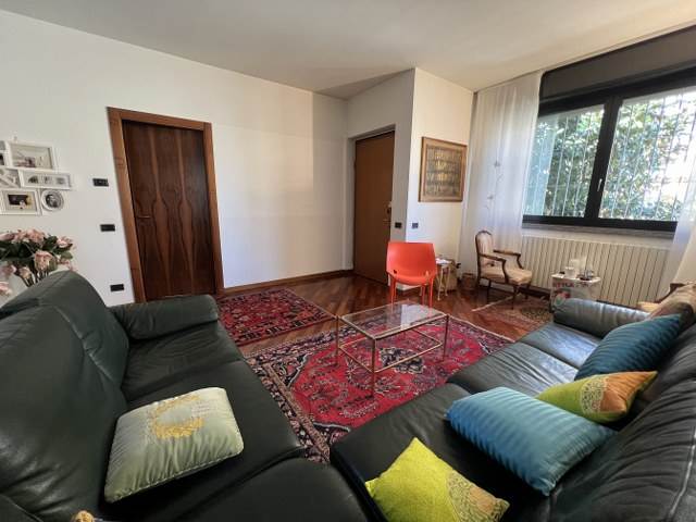 casa indipendente in vendita a Piacenza in zona Infrangibile