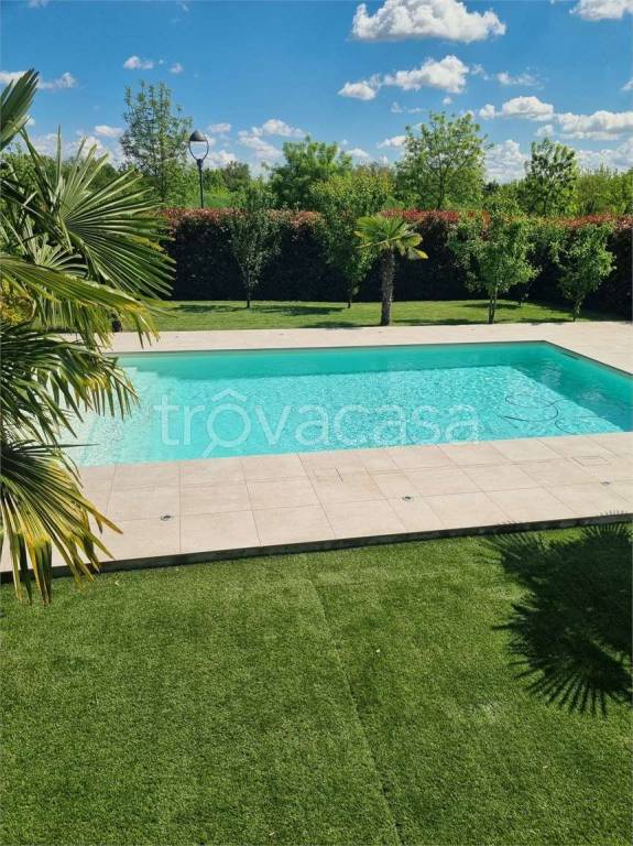 casa indipendente in vendita a Piacenza in zona Besurica