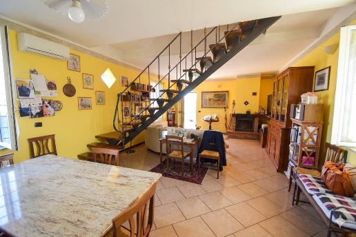 casa indipendente in vendita a Piacenza in zona Roncaglia / Fossadello