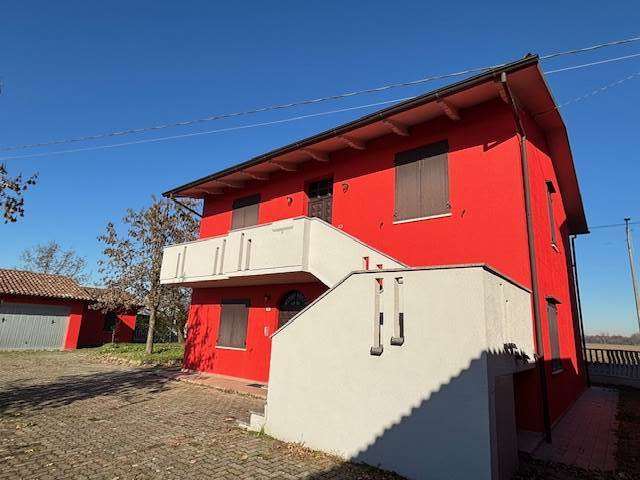 casa indipendente in vendita a Piacenza