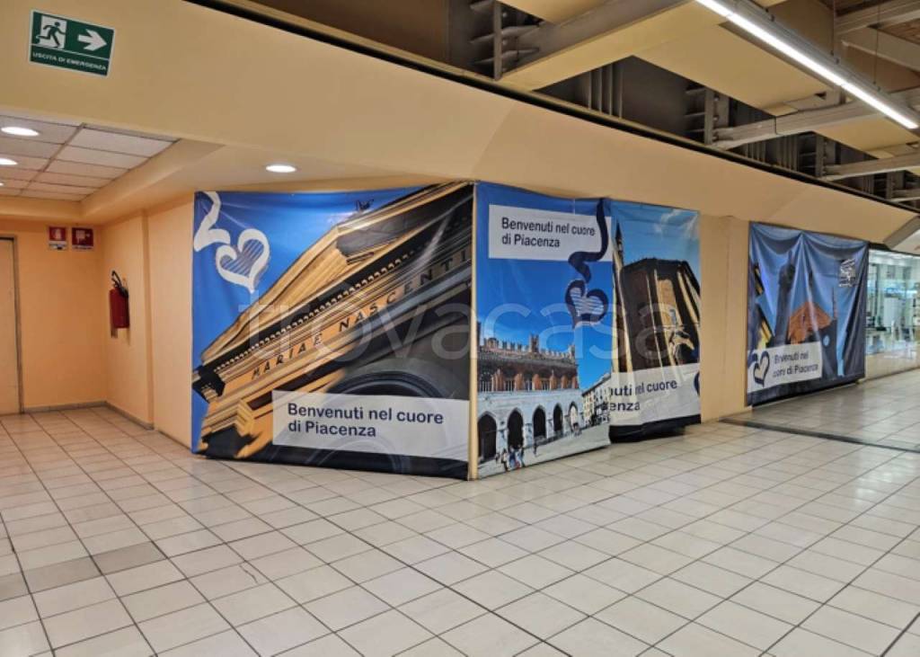 negozio in vendita a Piacenza in zona Barriera Milano
