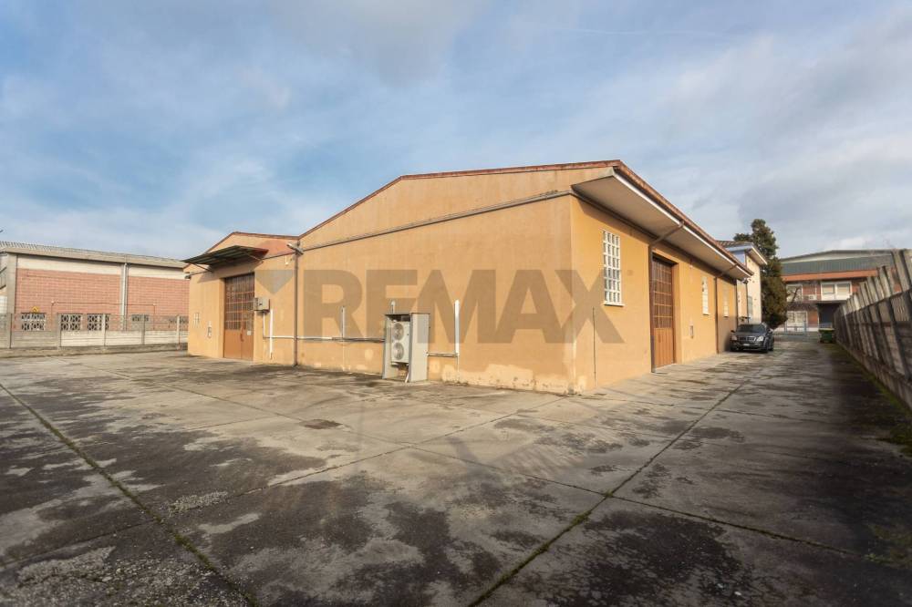 locale commerciale in vendita a Piacenza