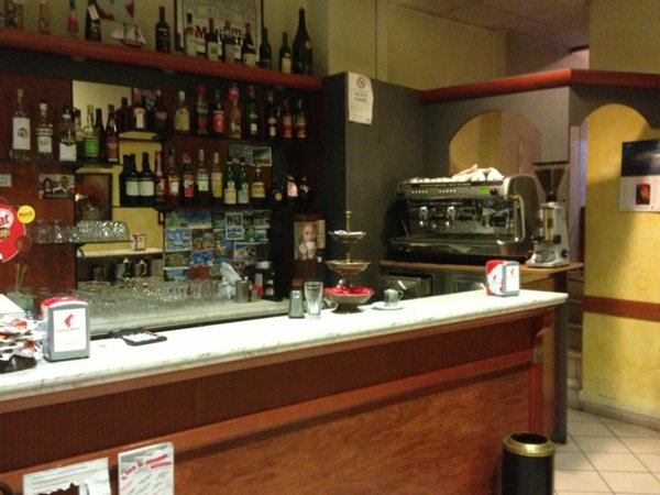 negozio in vendita a Piacenza in zona Belvedere / Quartiere Duemila