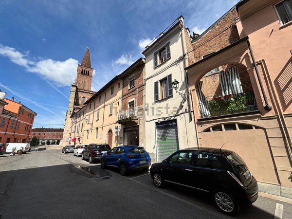casa indipendente in vendita a Piacenza in zona Centro Storico