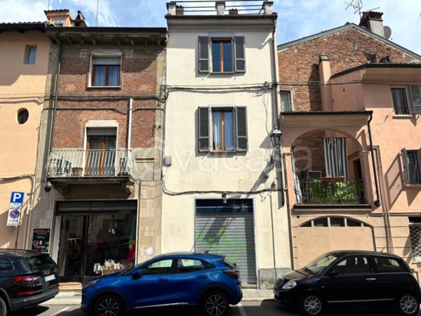 casa indipendente in vendita a Piacenza in zona Centro Storico