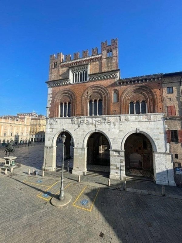 appartamento in vendita a Piacenza in zona Centro Storico